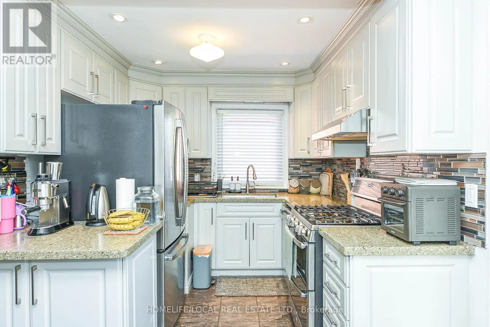 570 EXBURY CRESCENT