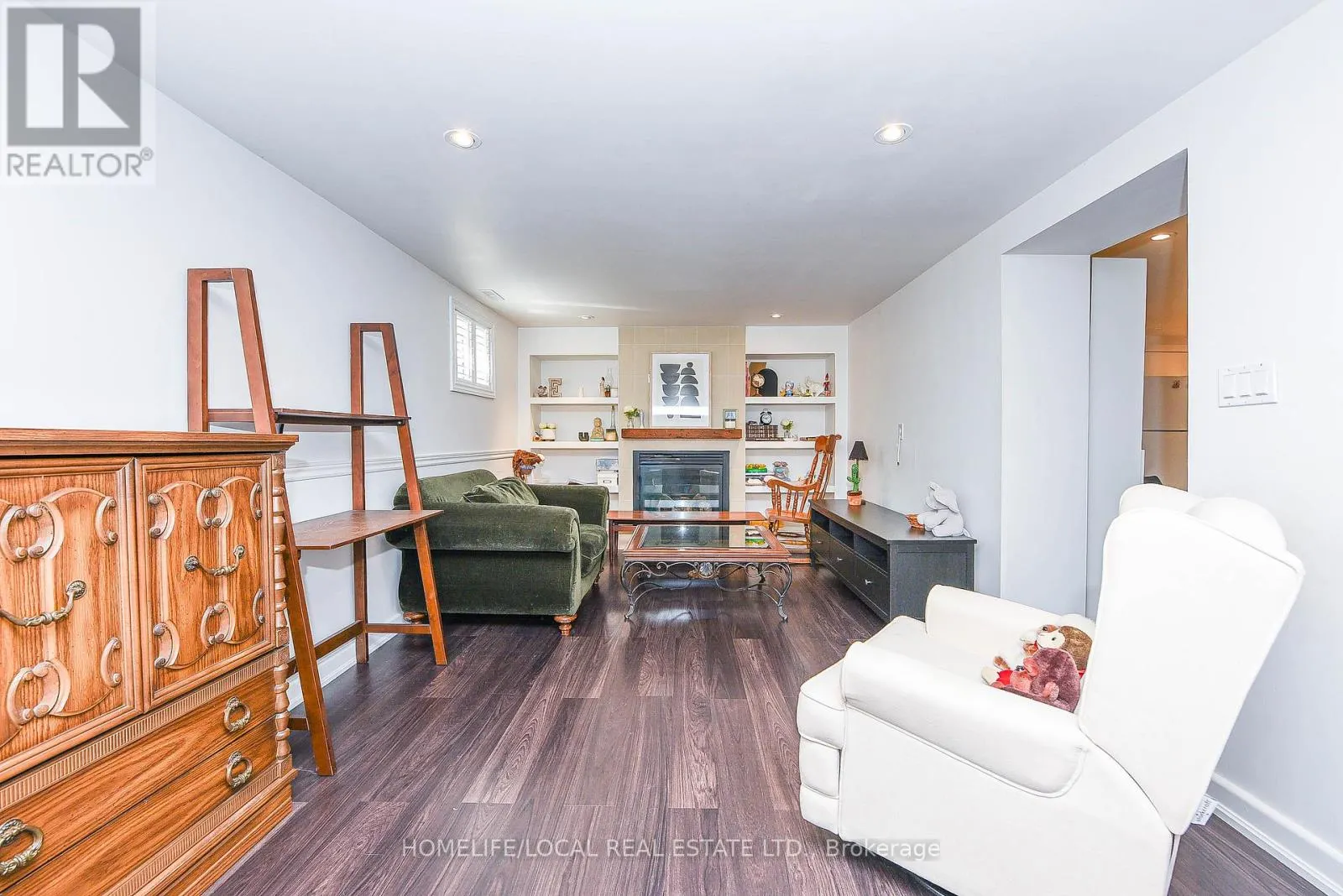 570 EXBURY CRESCENT