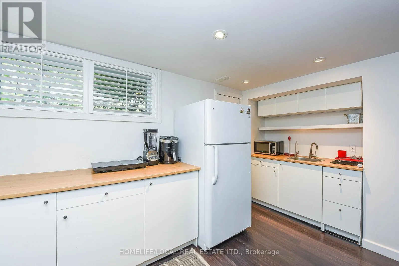 570 EXBURY CRESCENT