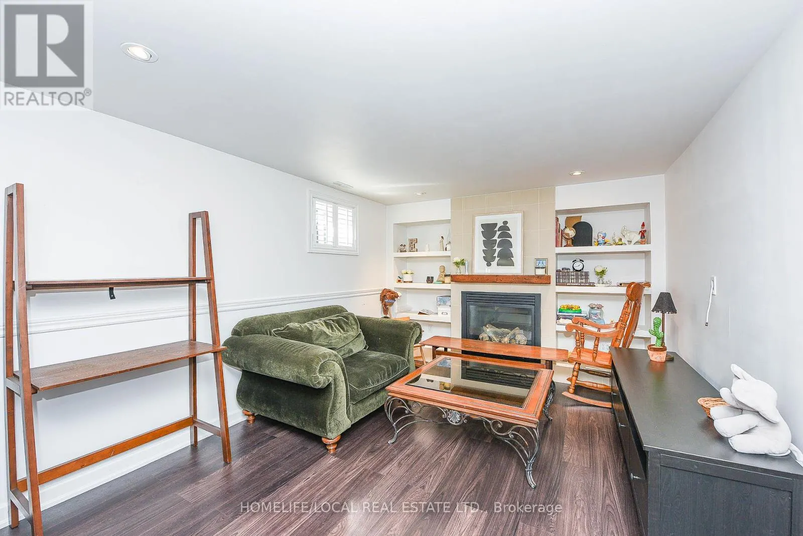 570 EXBURY CRESCENT