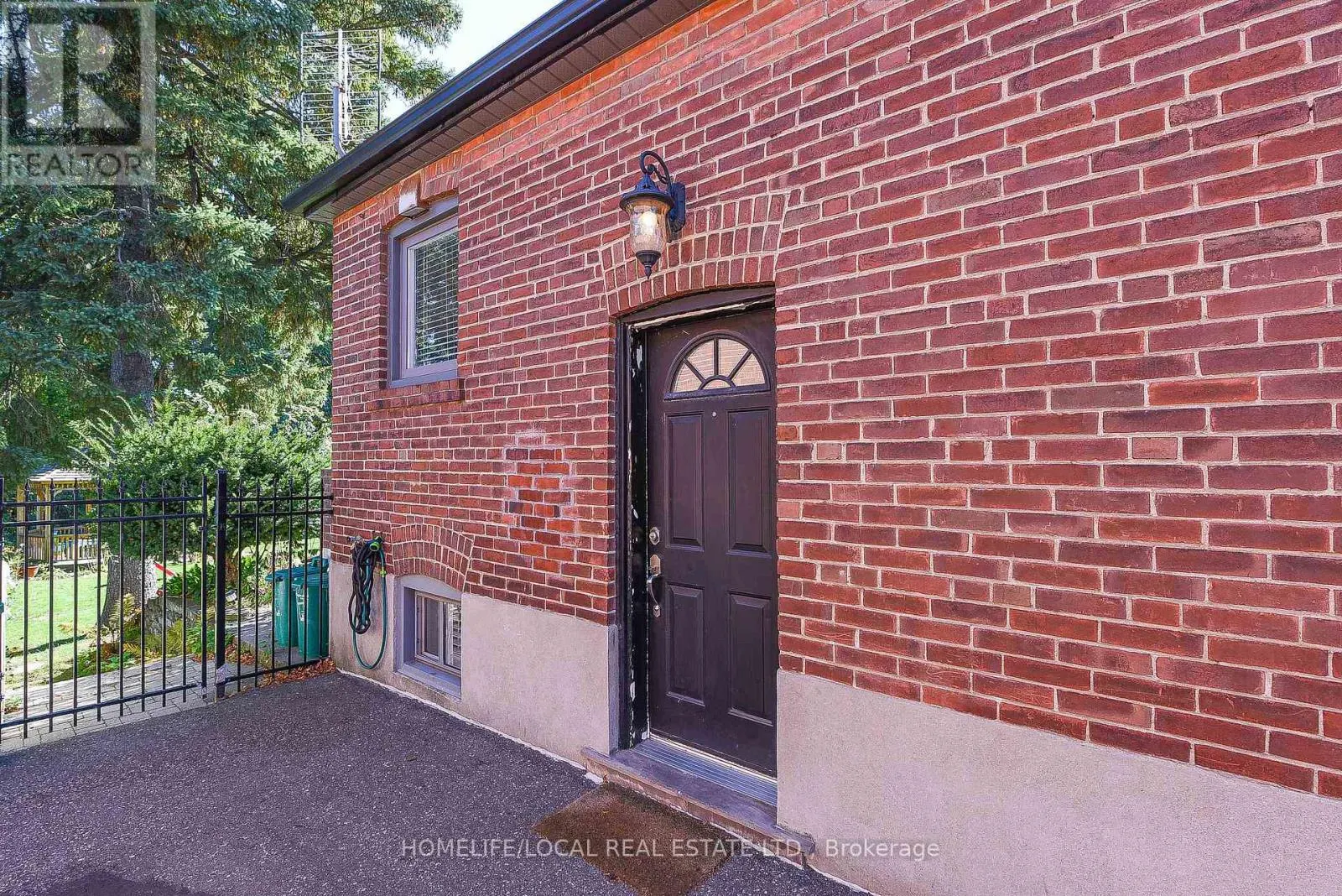 570 EXBURY CRESCENT