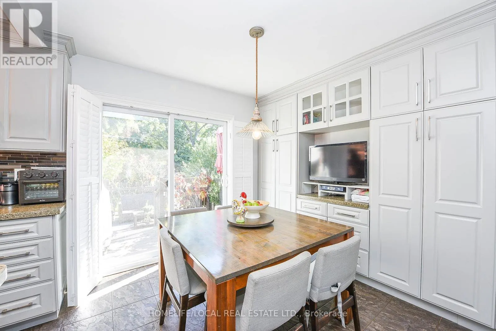 570 EXBURY CRESCENT