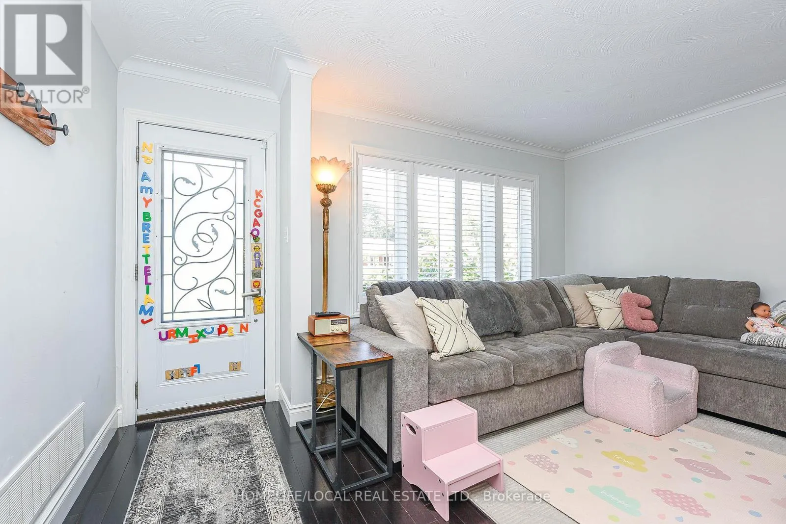 570 EXBURY CRESCENT
