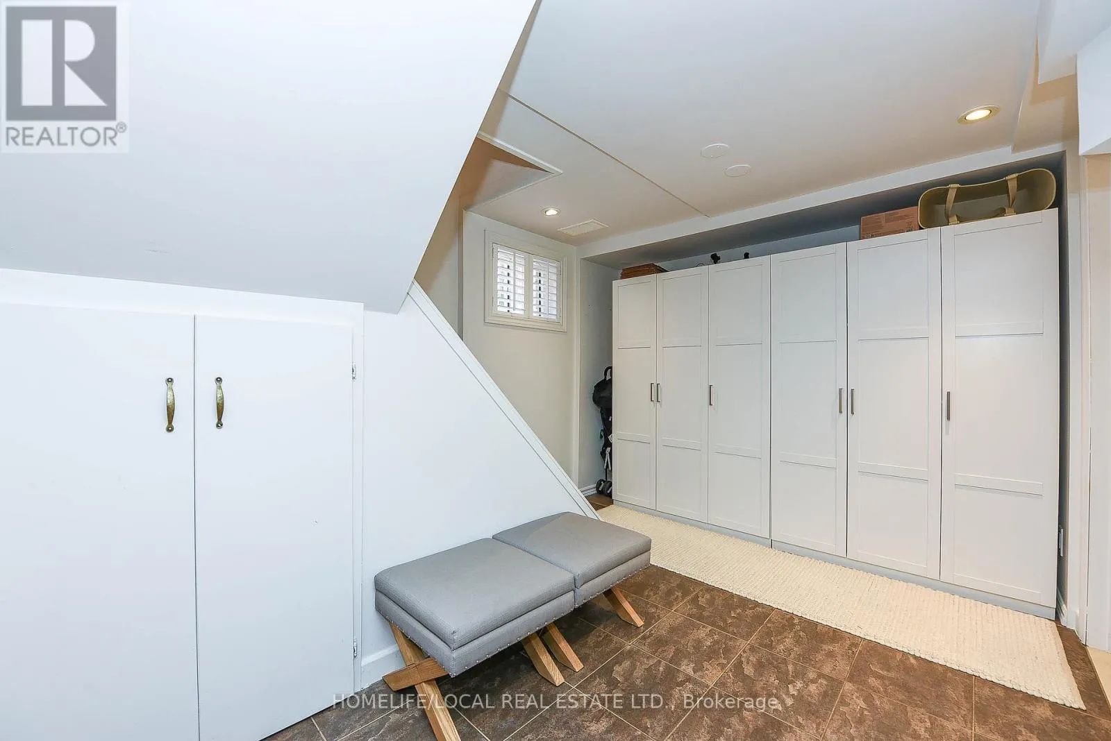 570 EXBURY CRESCENT