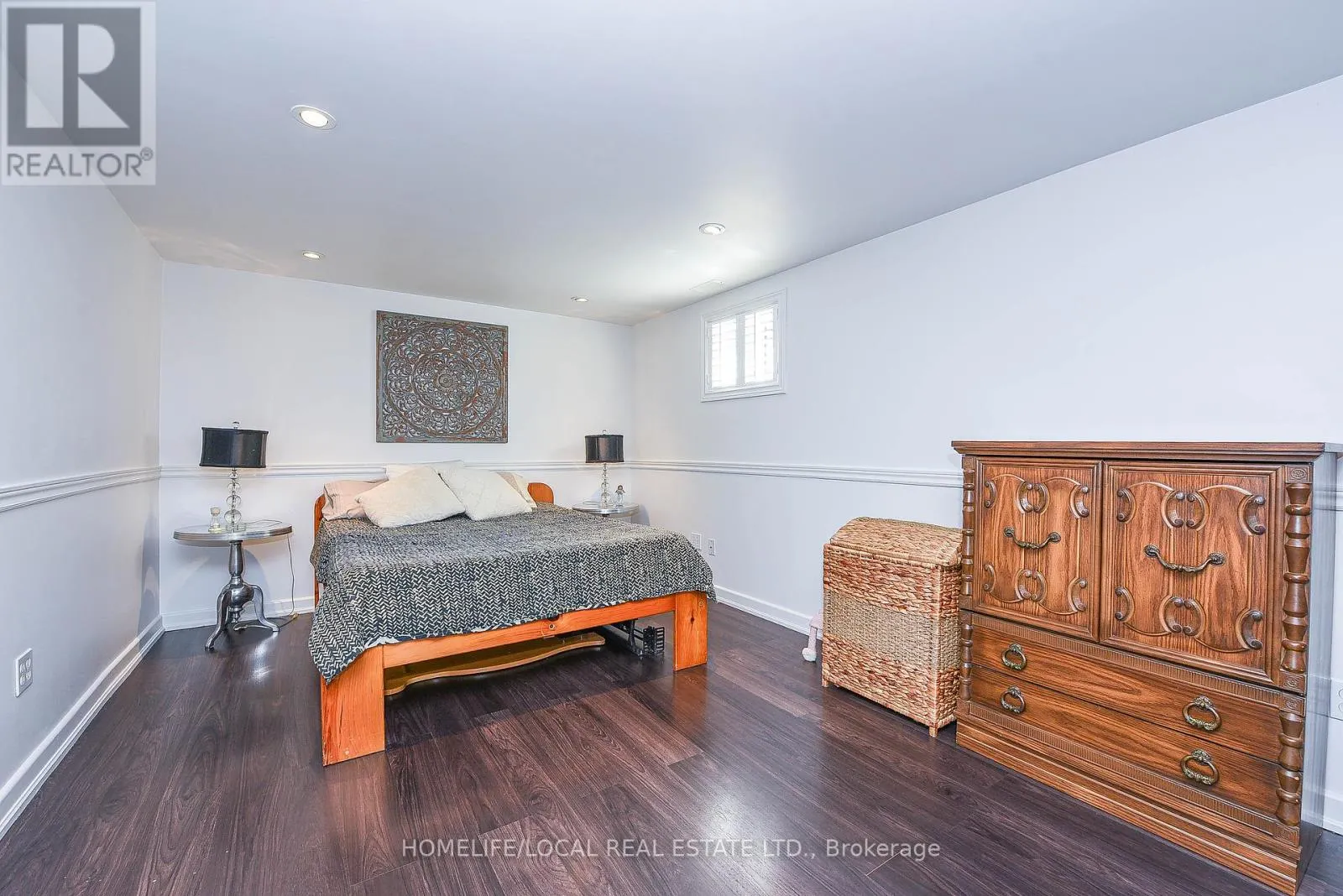 570 EXBURY CRESCENT