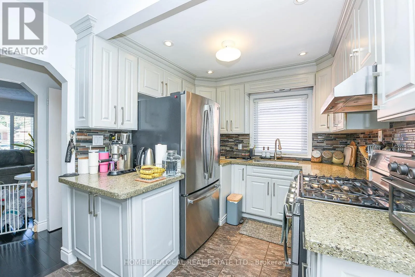 570 EXBURY CRESCENT