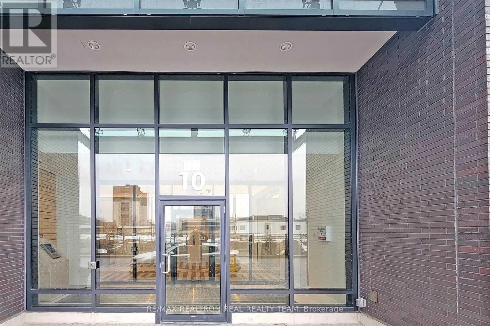 502 - 10 GIBBS ROAD