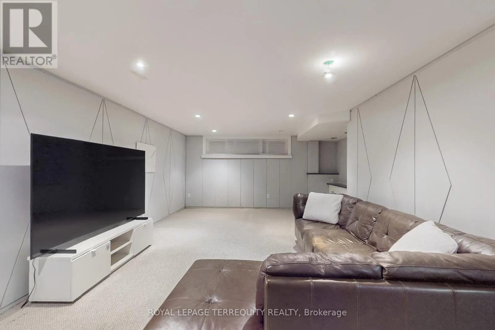 2 STOCKTON ROAD