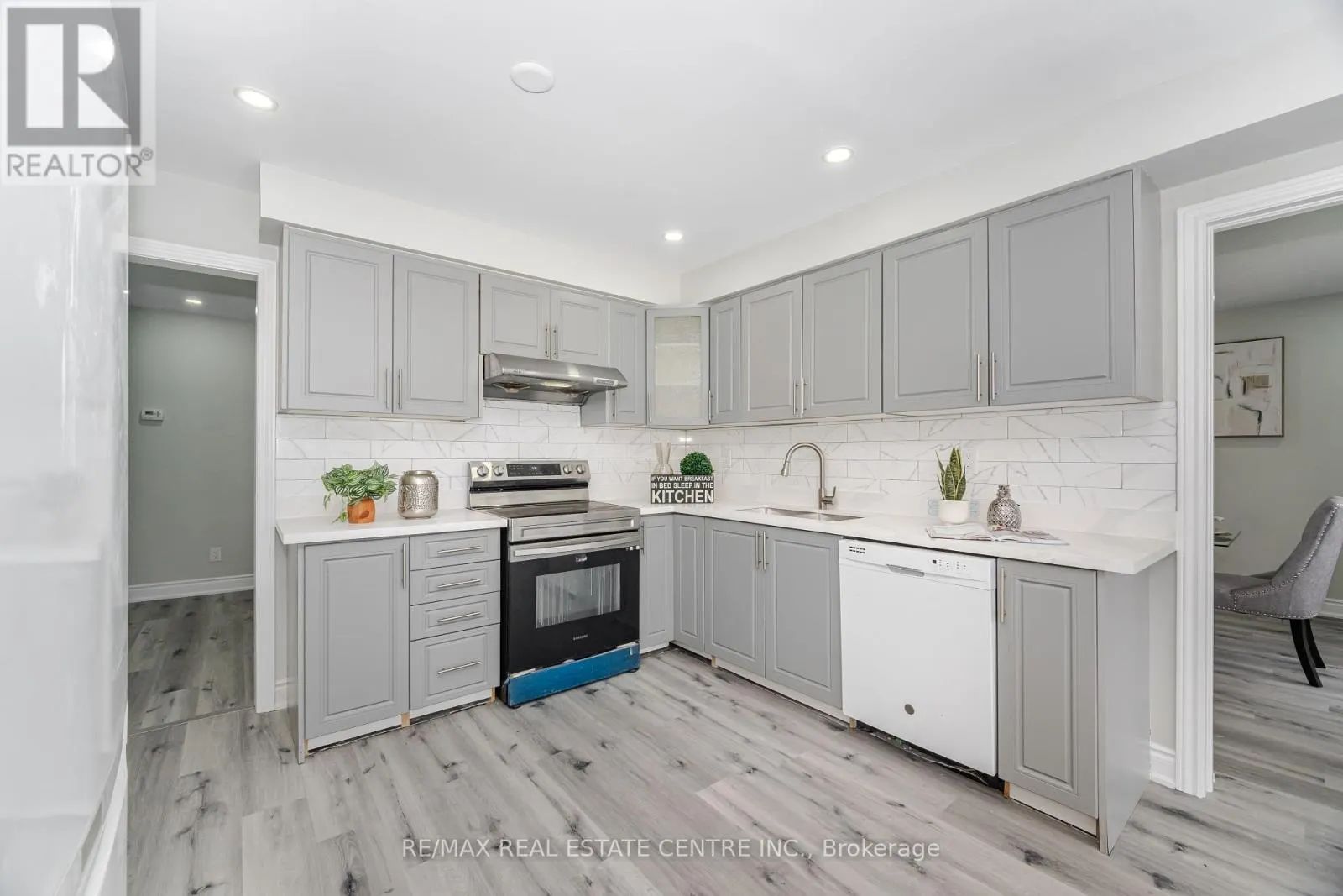 76 MOFFATT AVENUE