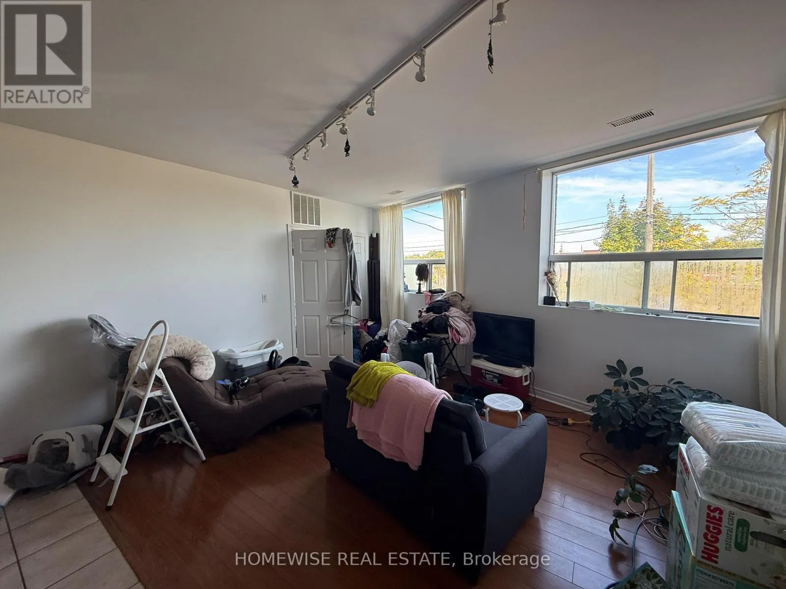 7 - 3635 DUNDAS STREET W