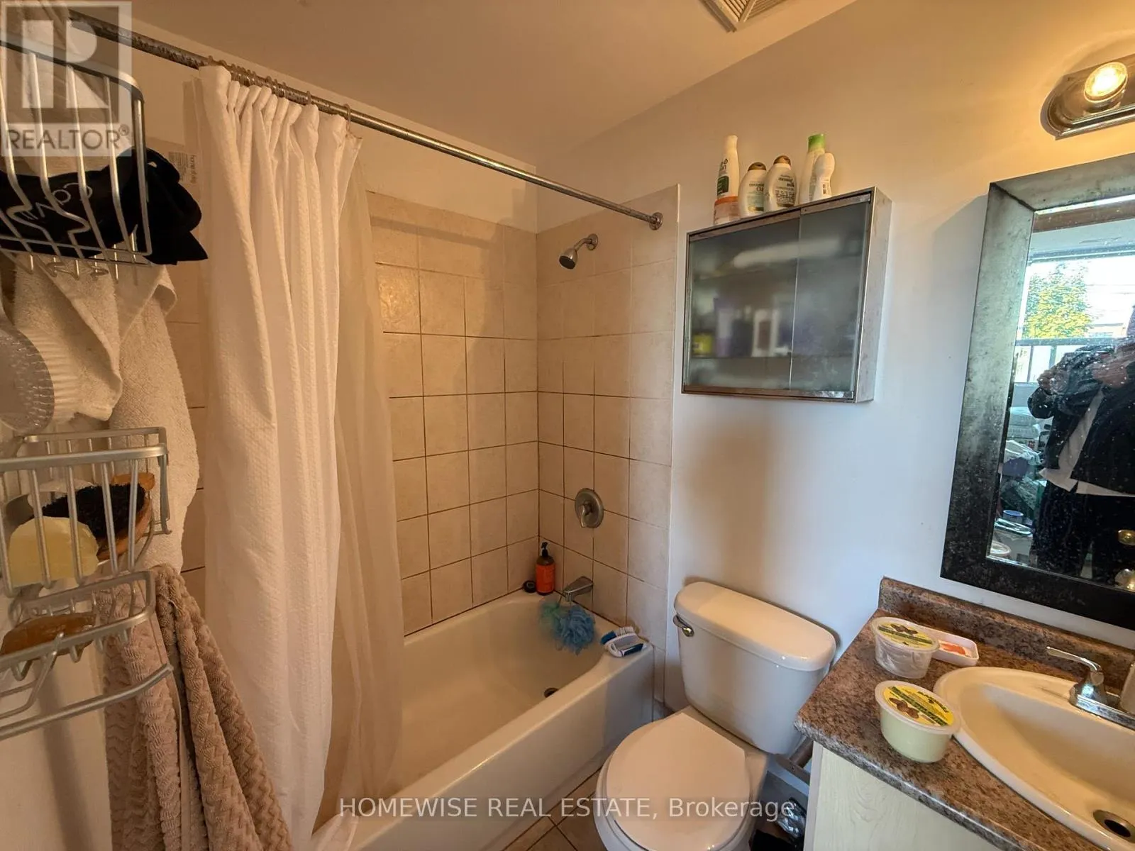 7 - 3635 DUNDAS STREET W