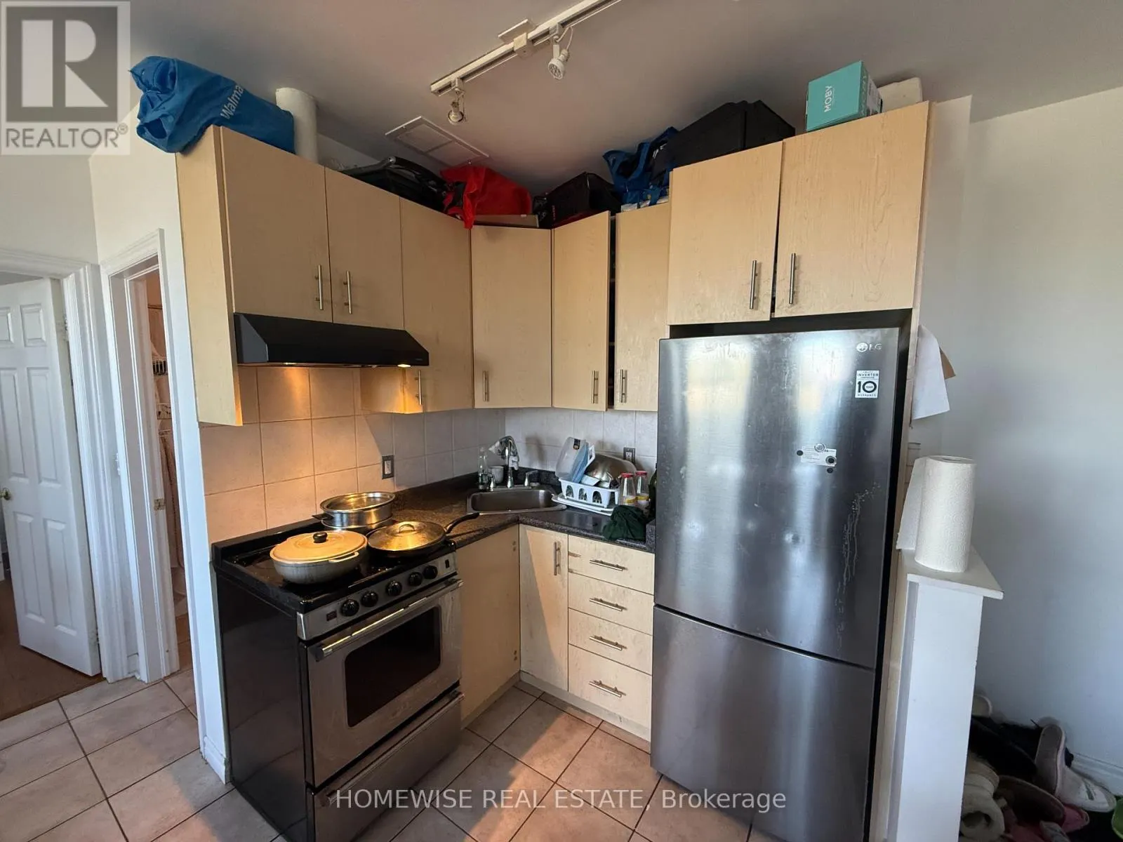 7 - 3635 DUNDAS STREET W
