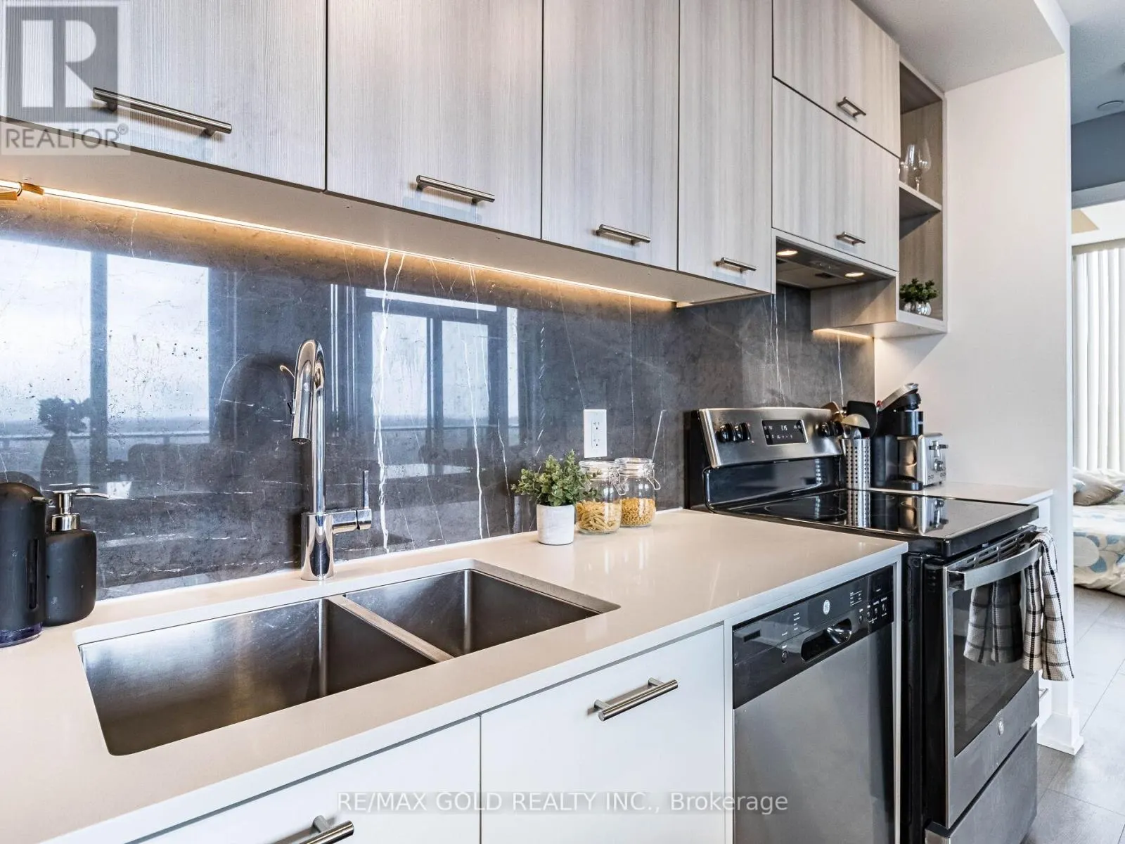 609 - 180 VETERANS DRIVE