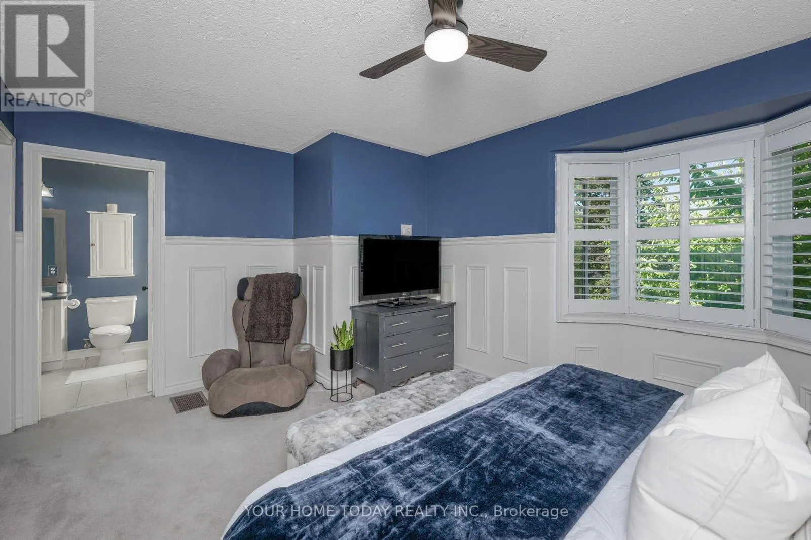 8 - 76 RIVER DRIVE