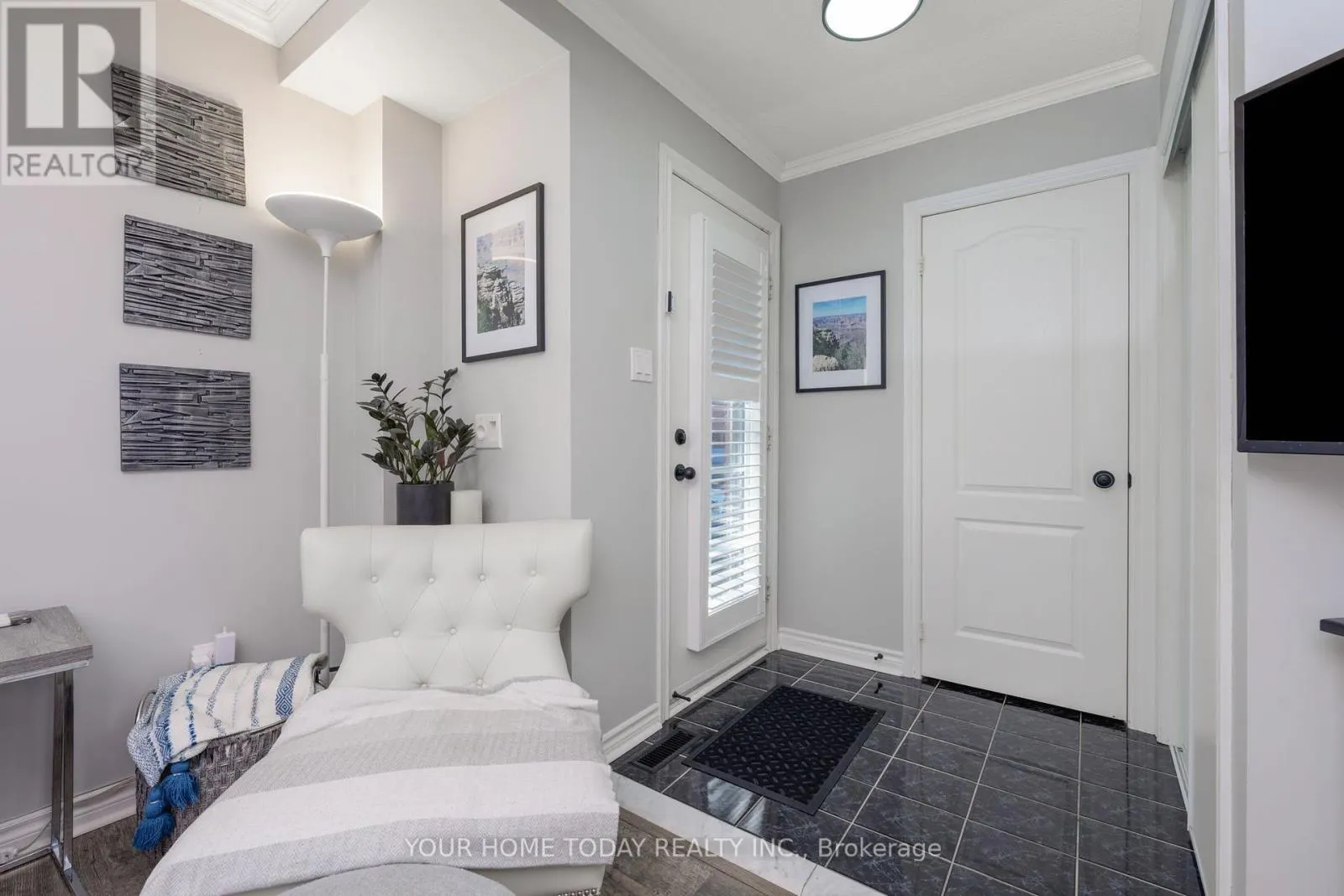 8 - 76 RIVER DRIVE