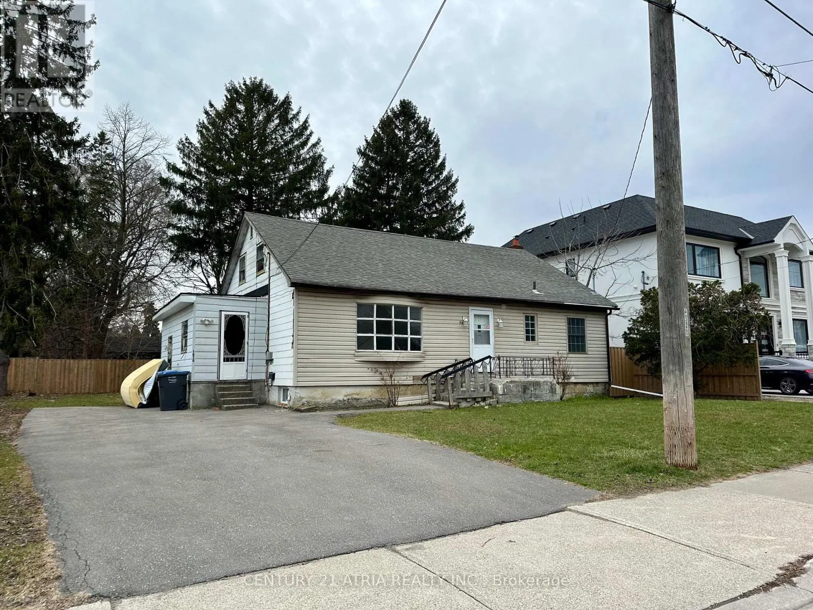 UPPER - 1070 FERGUS AVENUE
