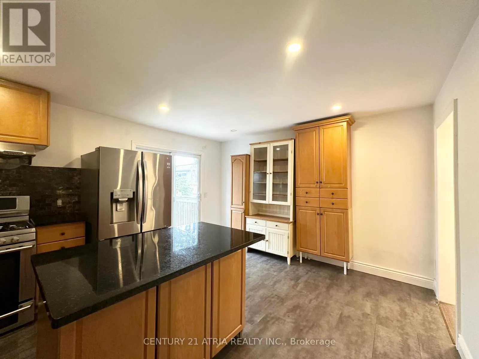 UPPER - 1070 FERGUS AVENUE