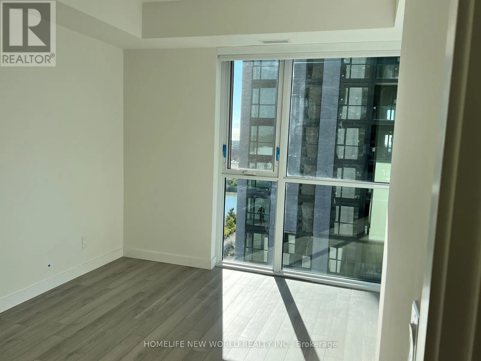 810 - 3079 TRAFALGAR ROAD