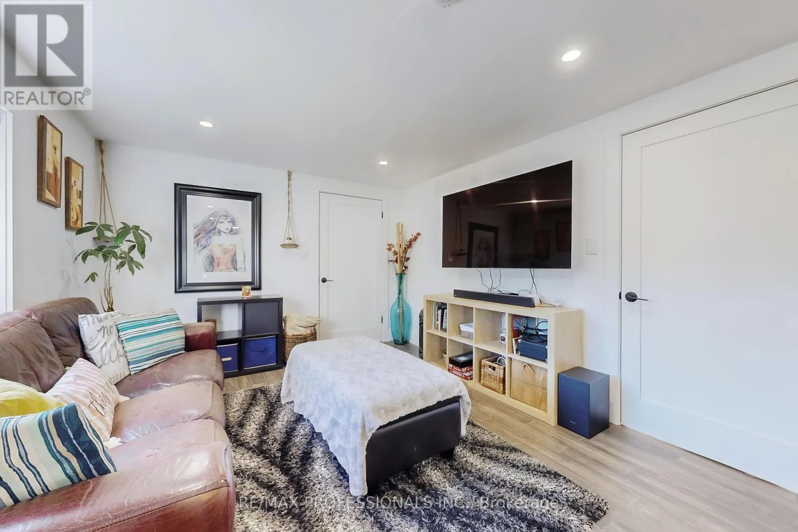 4 MARTIN GROVE ROAD