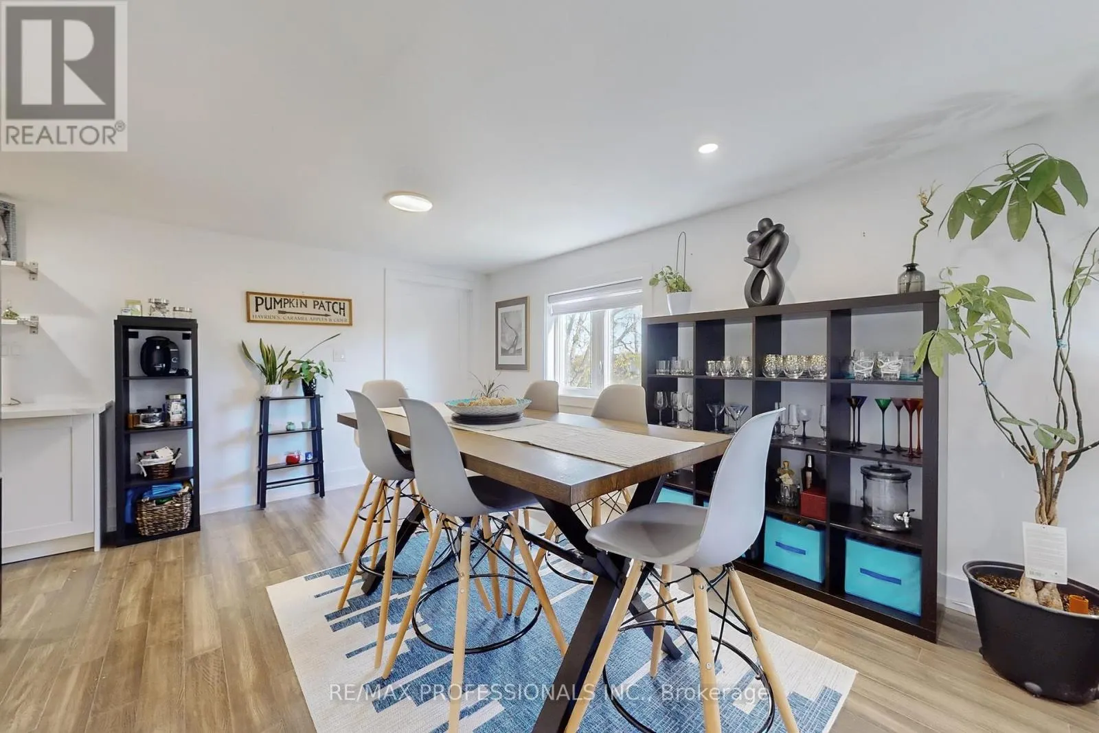 4 MARTIN GROVE ROAD