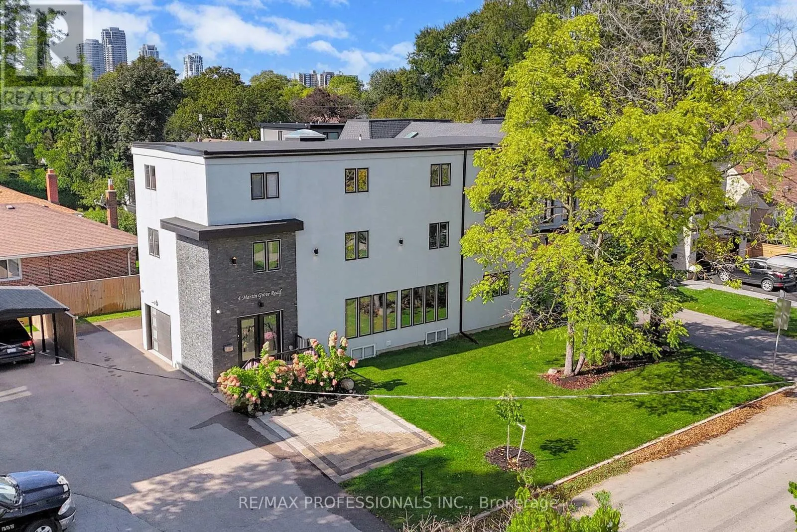 4 MARTIN GROVE ROAD
