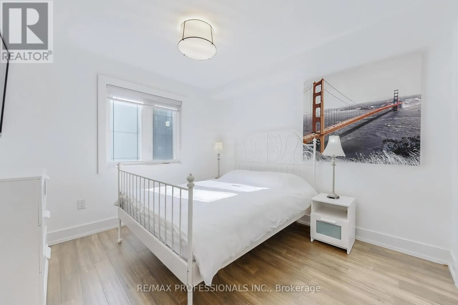 4 MARTIN GROVE ROAD