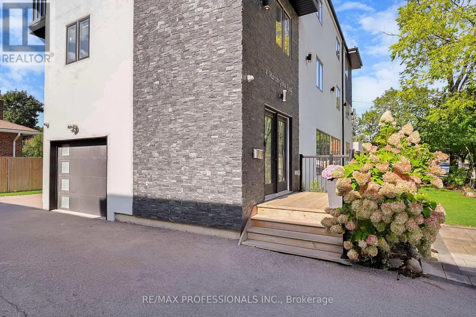 4 MARTIN GROVE ROAD
