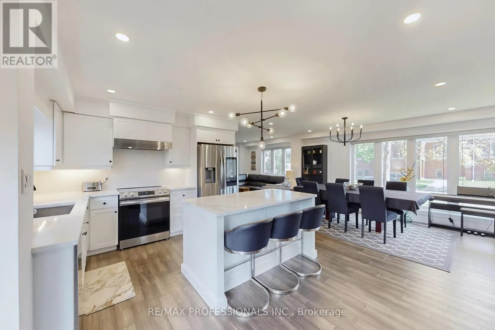 4 MARTIN GROVE ROAD