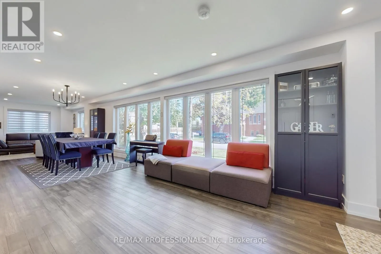 4 MARTIN GROVE ROAD