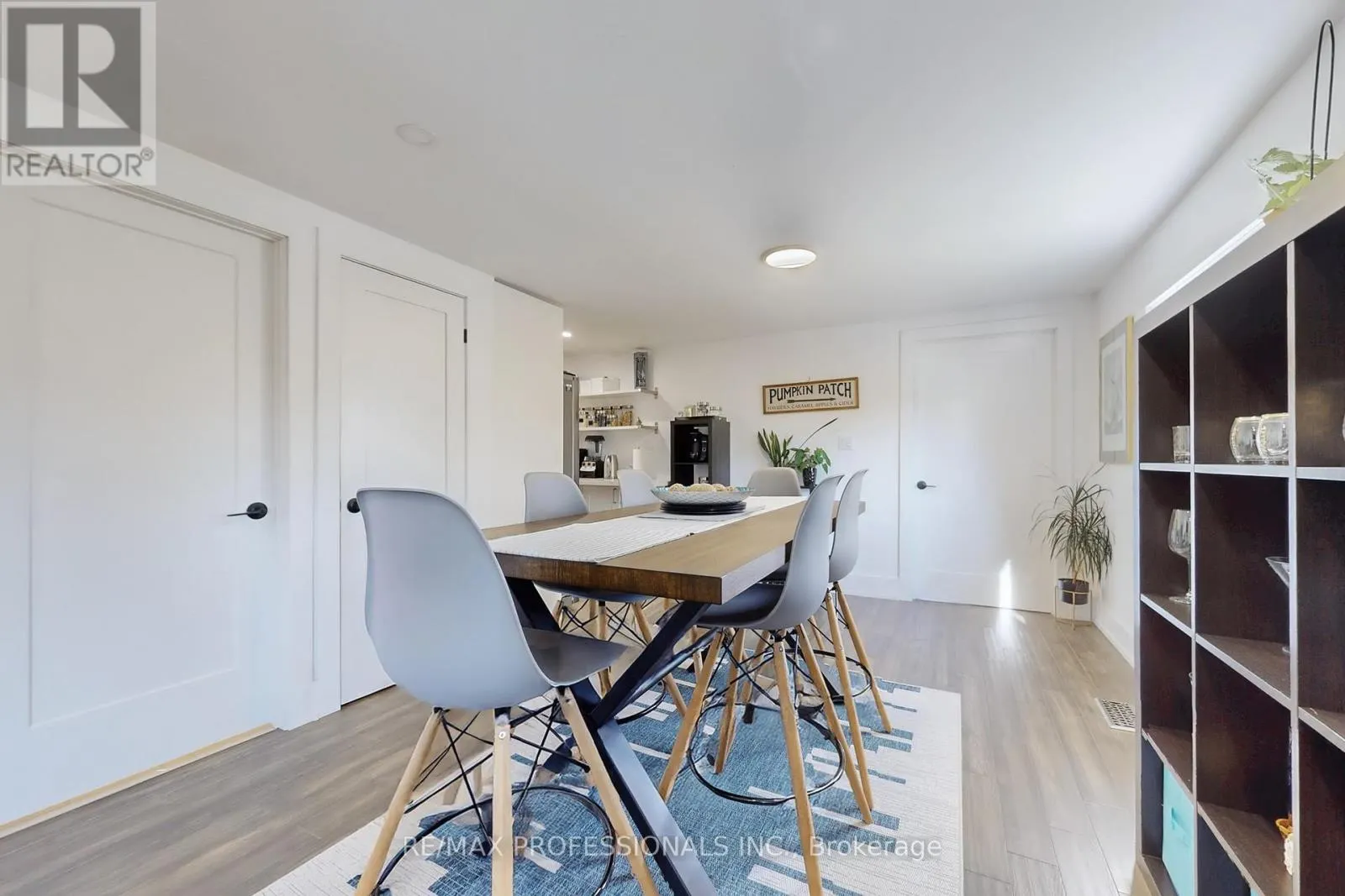 4 MARTIN GROVE ROAD