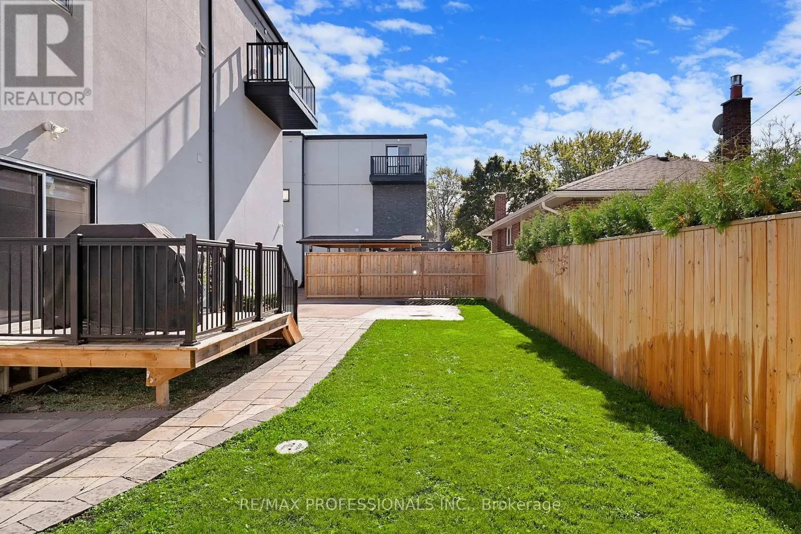 4 MARTIN GROVE ROAD
