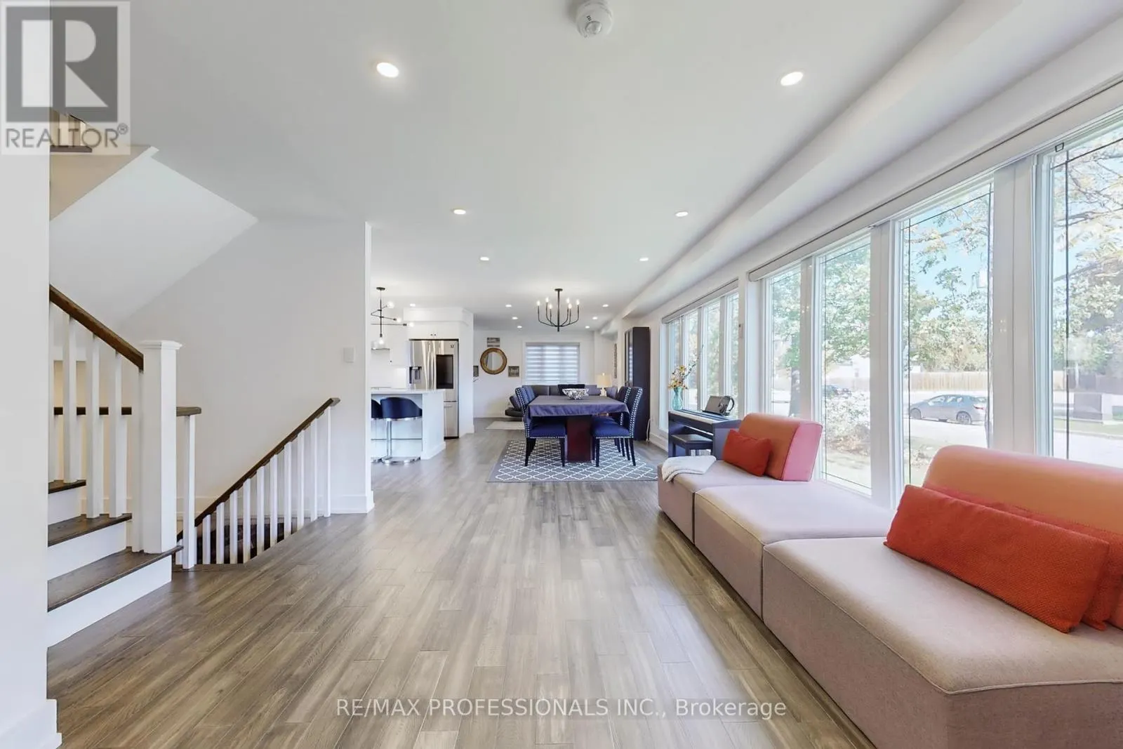 4 MARTIN GROVE ROAD
