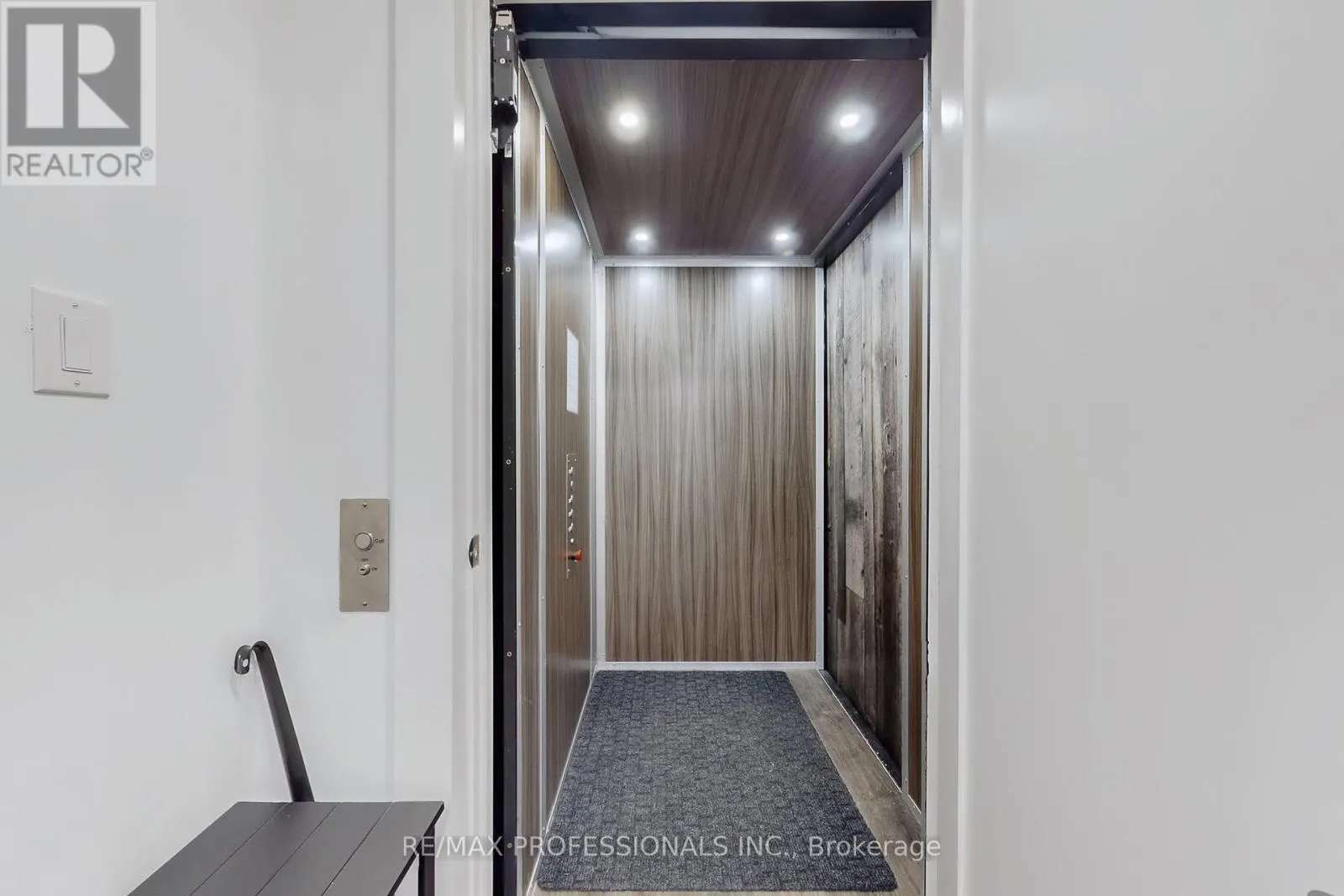 4 MARTIN GROVE ROAD