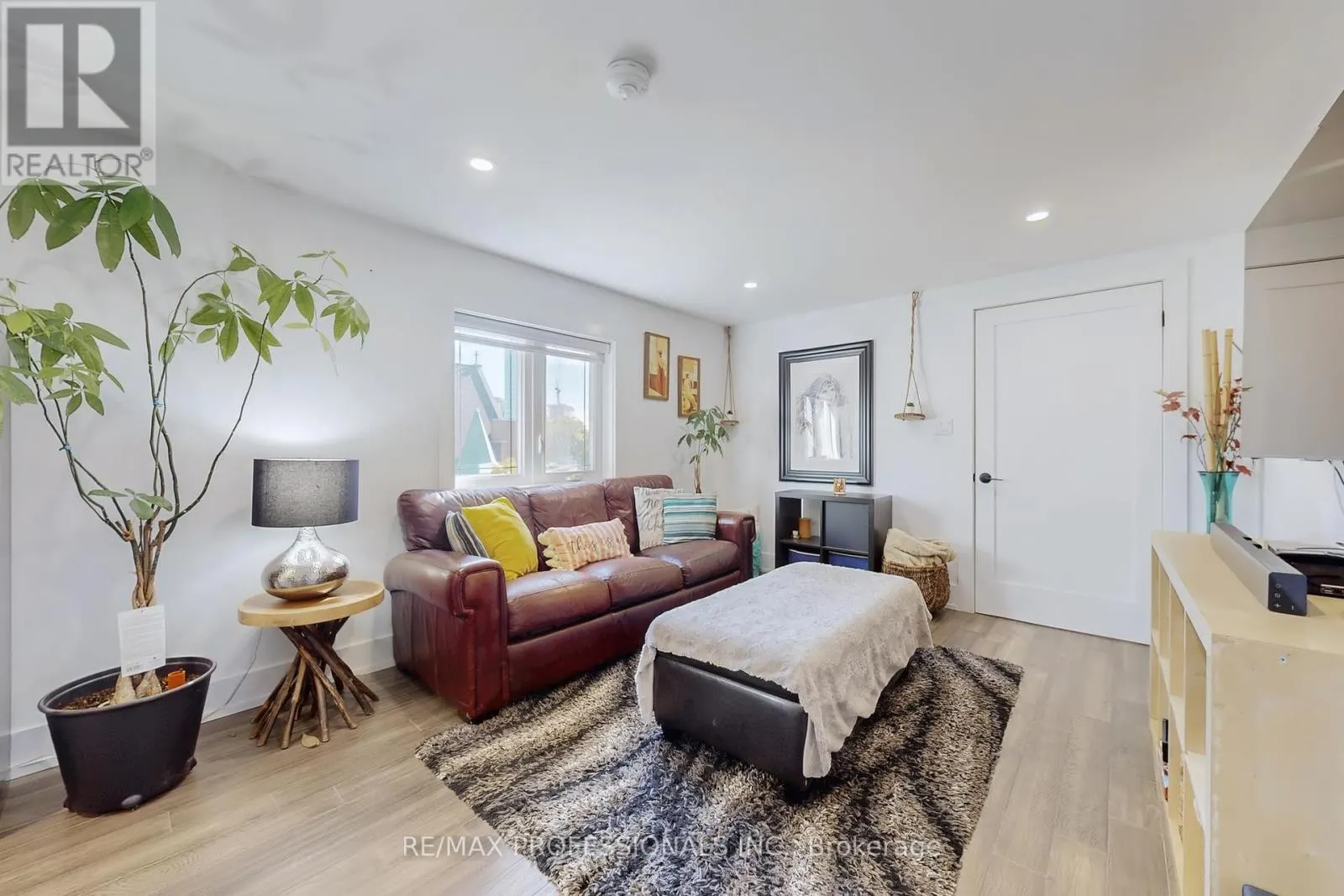 4 MARTIN GROVE ROAD