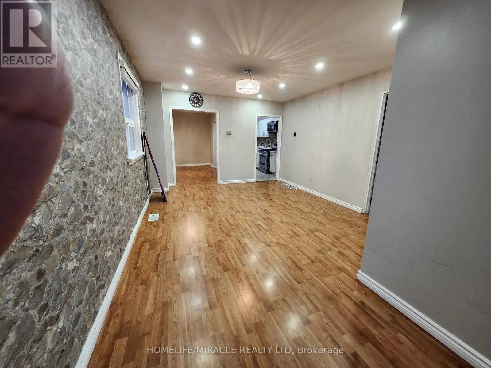 40 CORBY CRESCENT