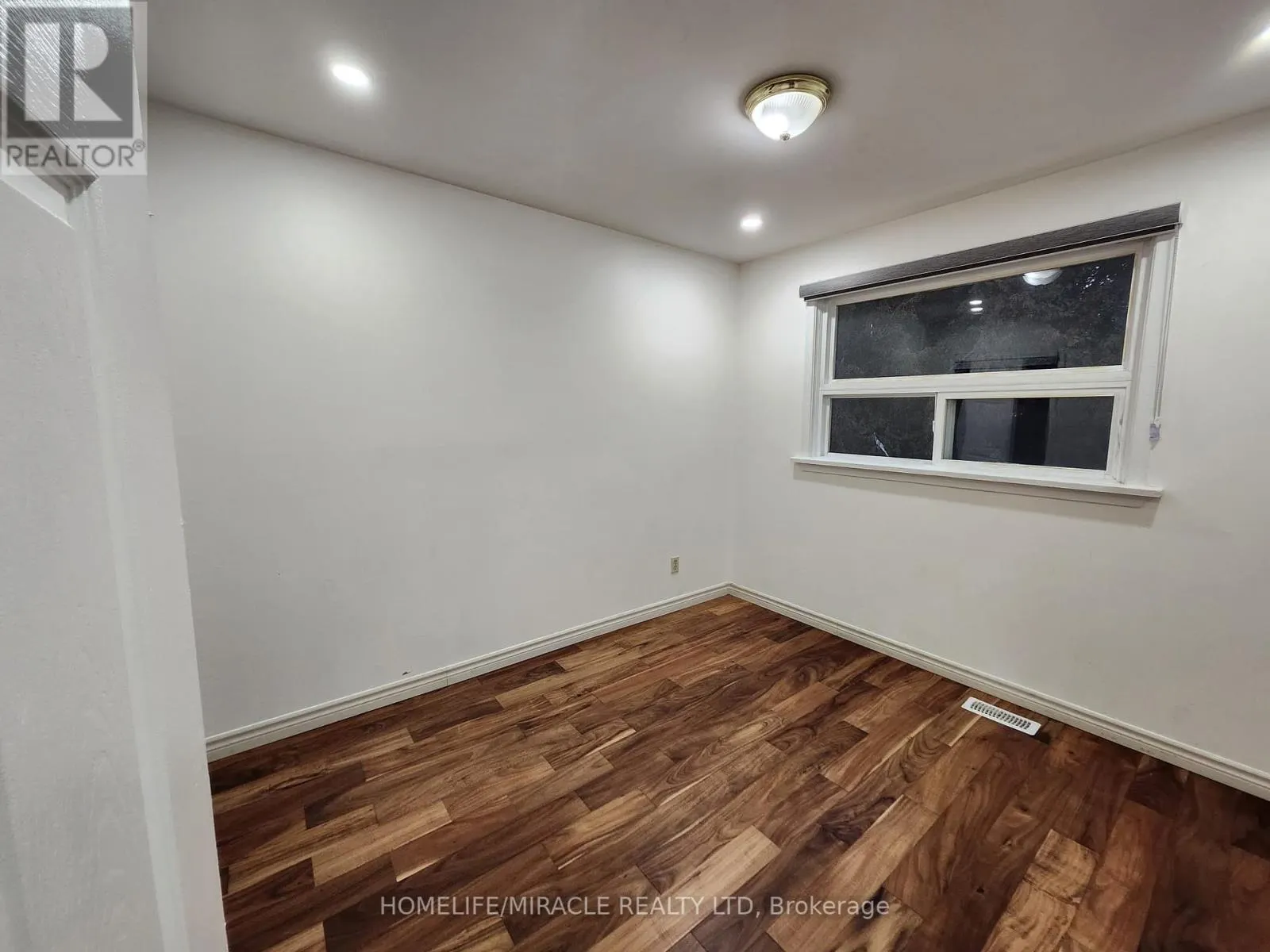 40 CORBY CRESCENT