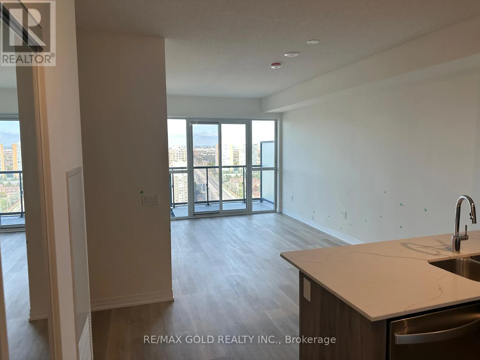 2107 - 15 WATERGARDEN DRIVE