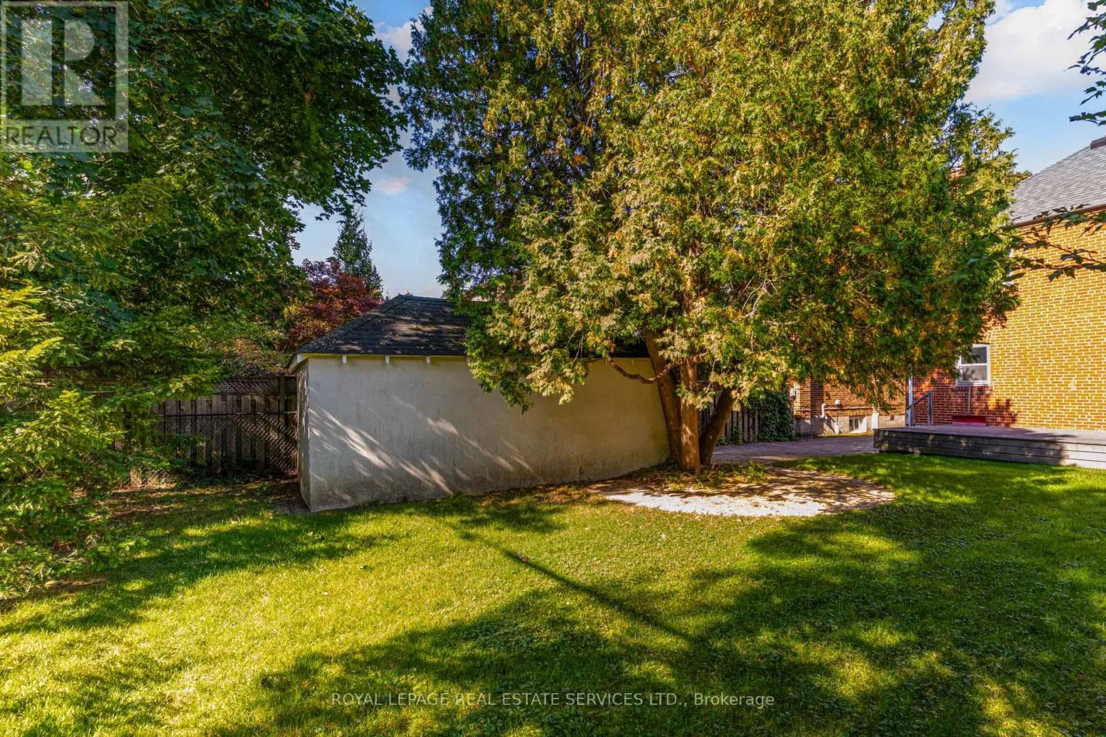 25 ASHTON MANOR