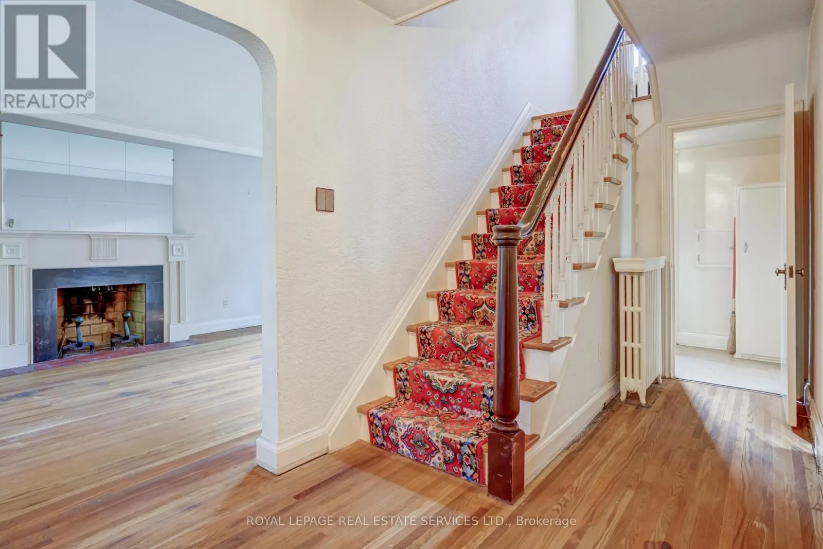 25 ASHTON MANOR