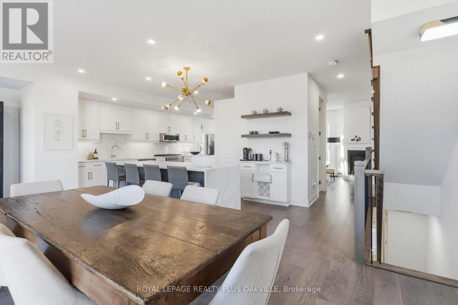 3228 ELLYN COMMON