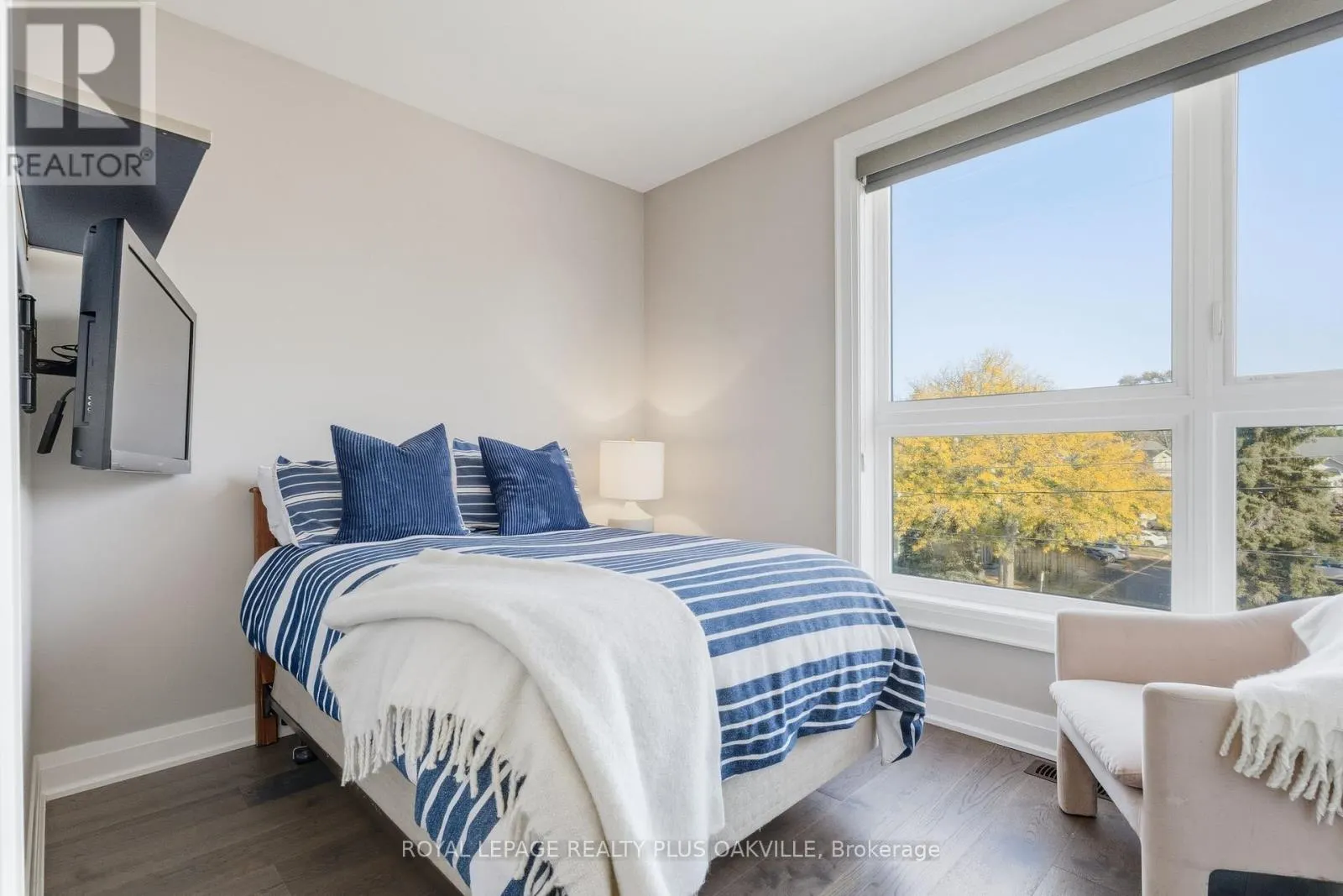 3228 ELLYN COMMON