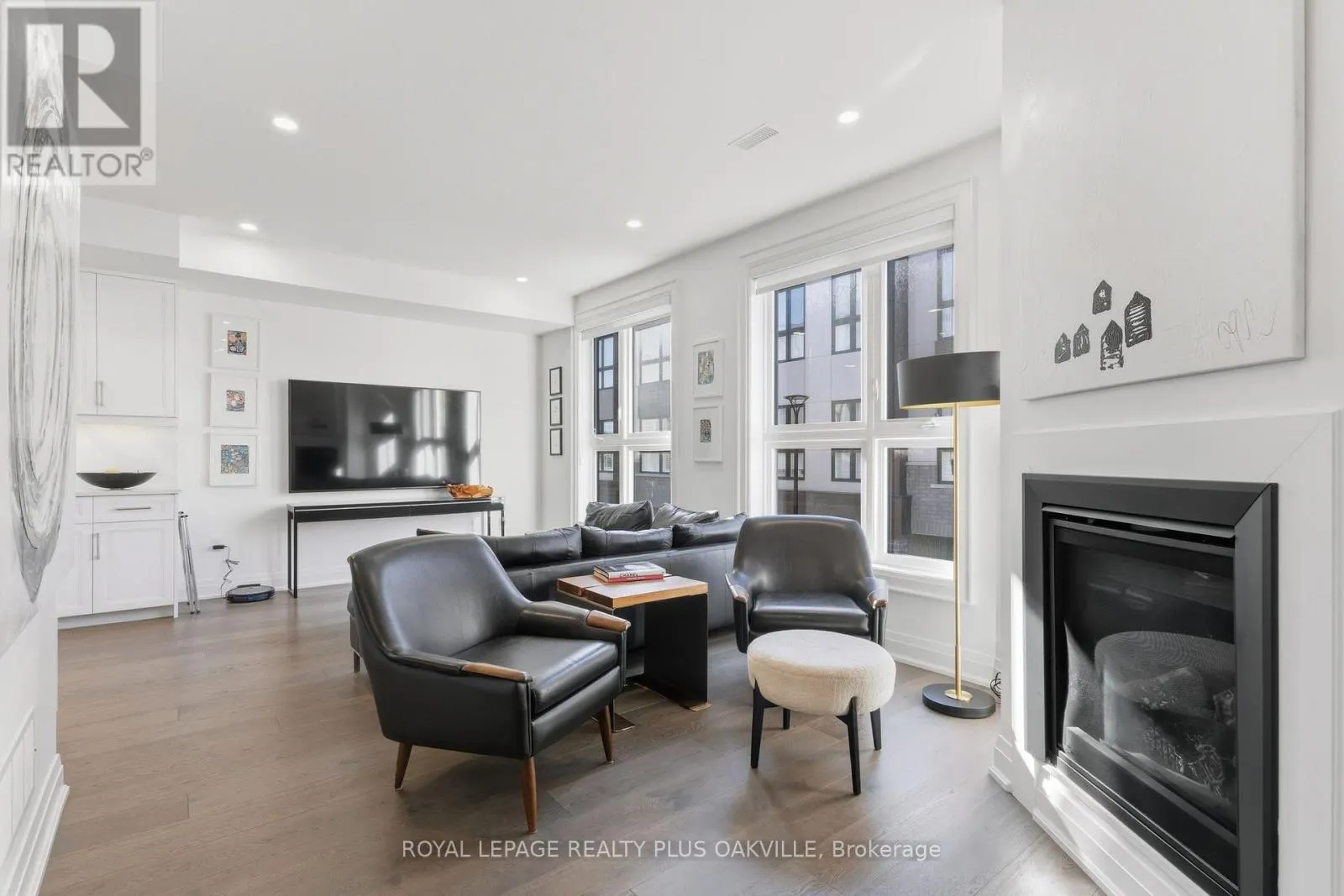 3228 ELLYN COMMON