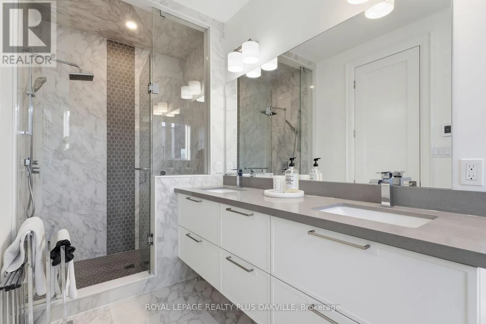 3228 ELLYN COMMON