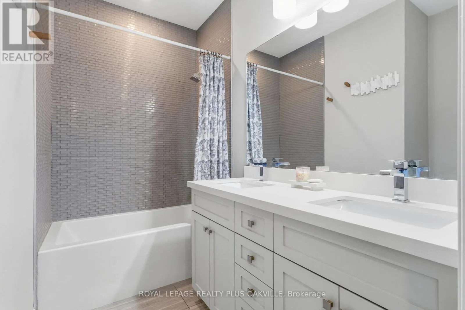 3228 ELLYN COMMON
