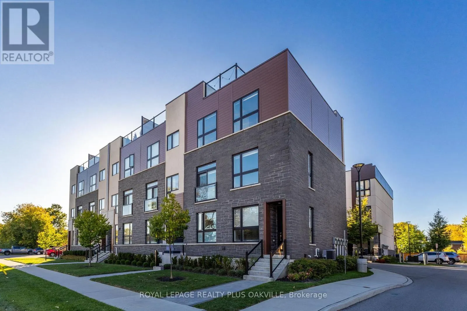 3228 ELLYN COMMON