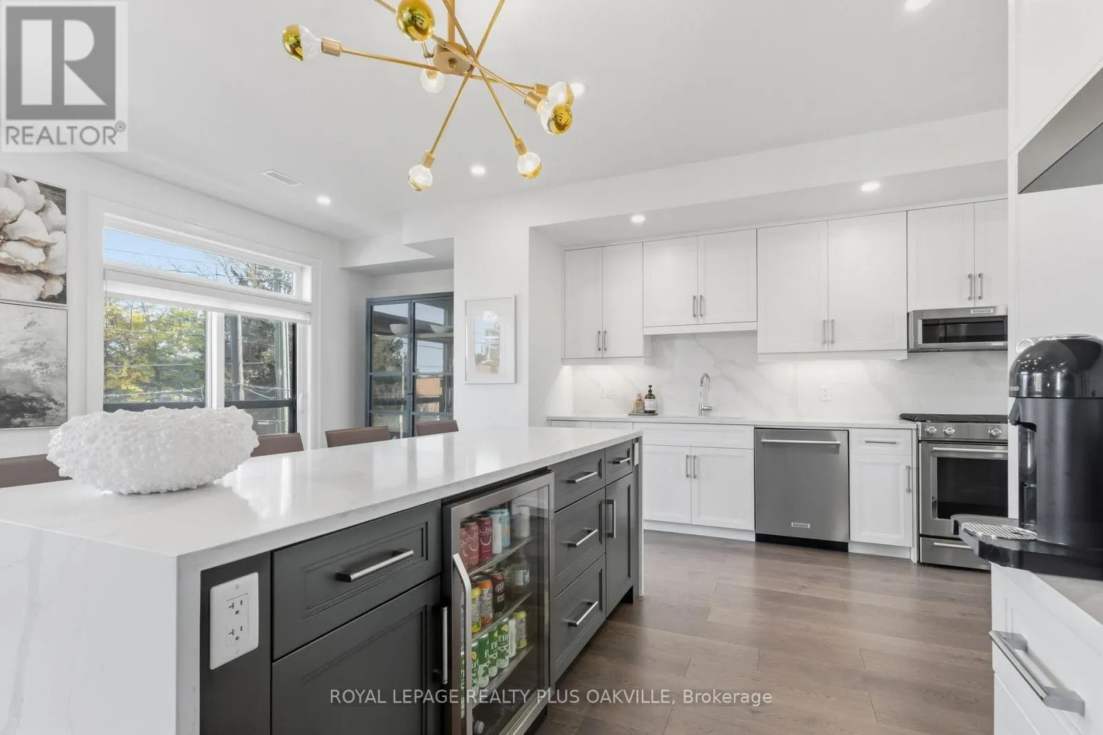 3228 ELLYN COMMON