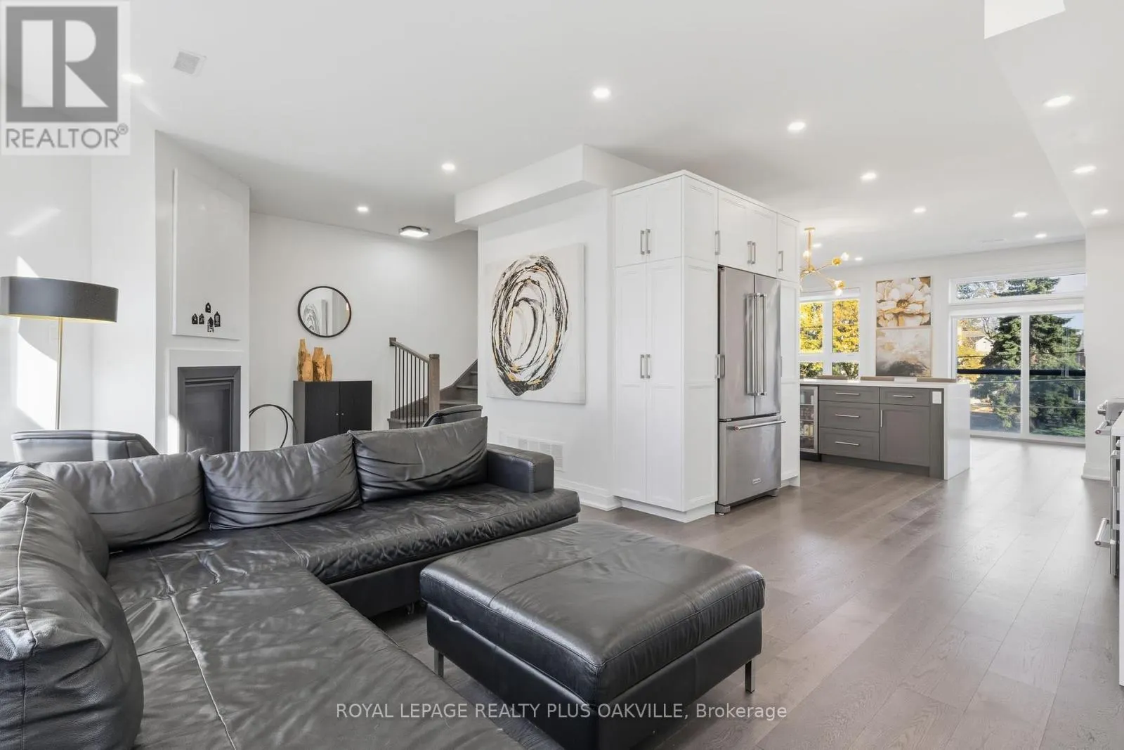 3228 ELLYN COMMON