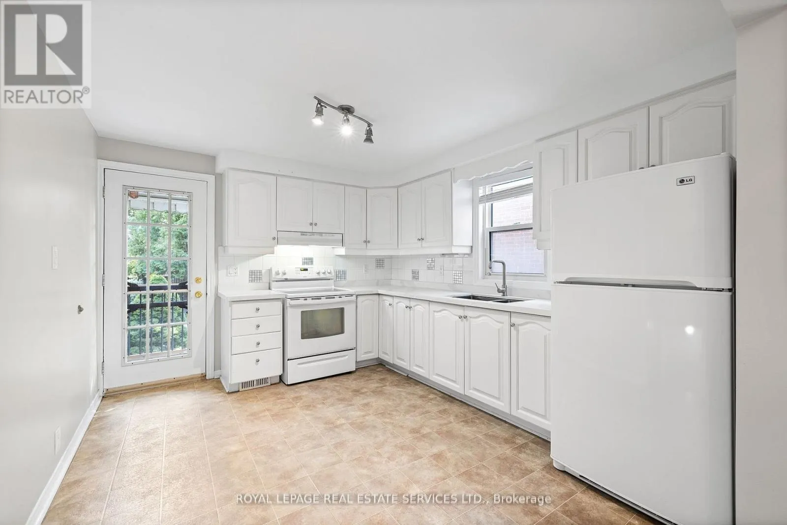 37 SIMPSON AVENUE