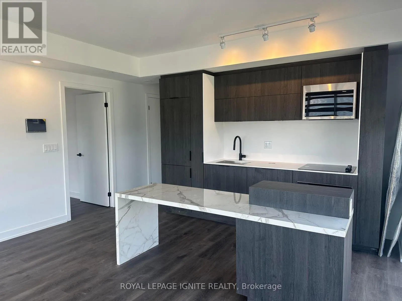 1702 - 370 MARTHA STREET