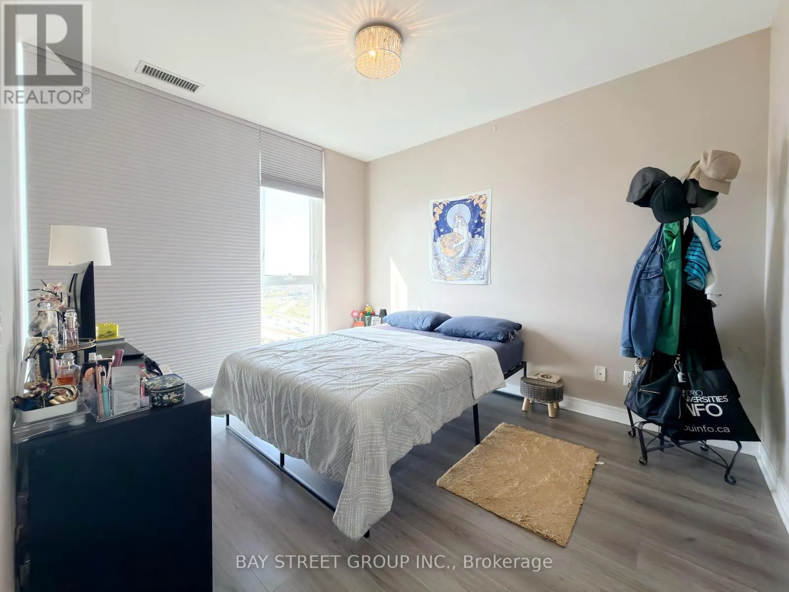 PH06 - 339 RATHBURN ROAD W